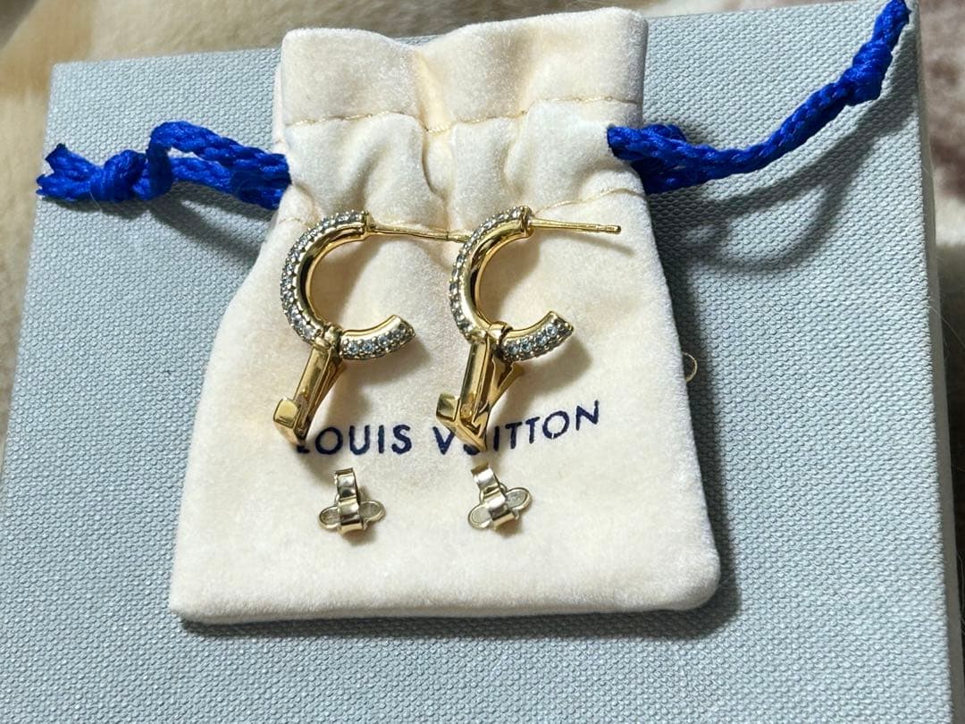LOUIS VUITTON ルイヴィトンピアス フープ・LV アイコニック - メルカリ