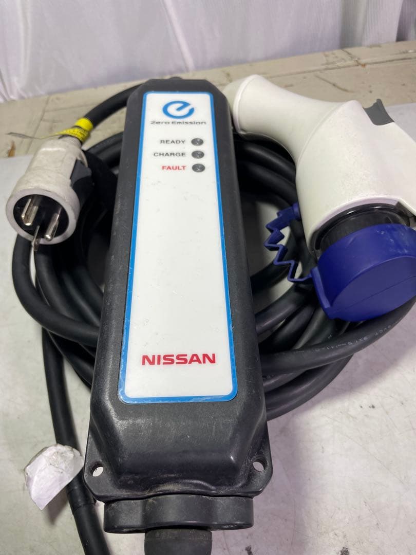 日産 リーフ 充電ケーブル 3NK5E - メルカリ