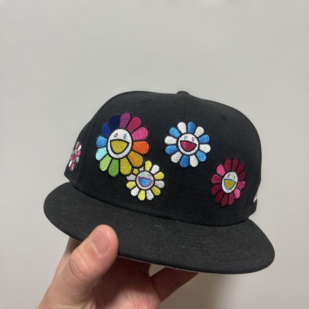 カラフル花刺繍 ブラックキャップ 7 1/4 値段交渉可超美品村上隆✖️ニューエラ ニューエラ×村上隆のコラボ、カラフルな“お花”刺繍のキャップや限定
