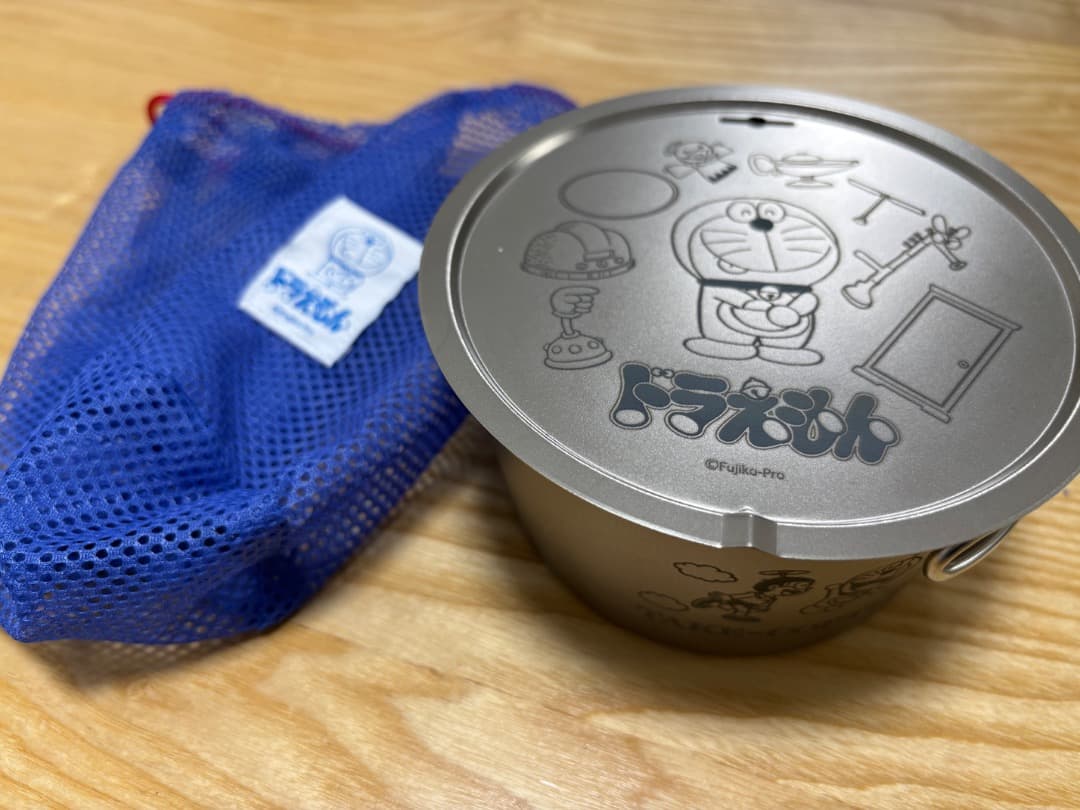 ドラえもん ベルモント　チタンシェラカップ と　リッド　のセット ドラえもんのかわいいアウトドアグッズ。シェラカップなど - 家電 Watch
