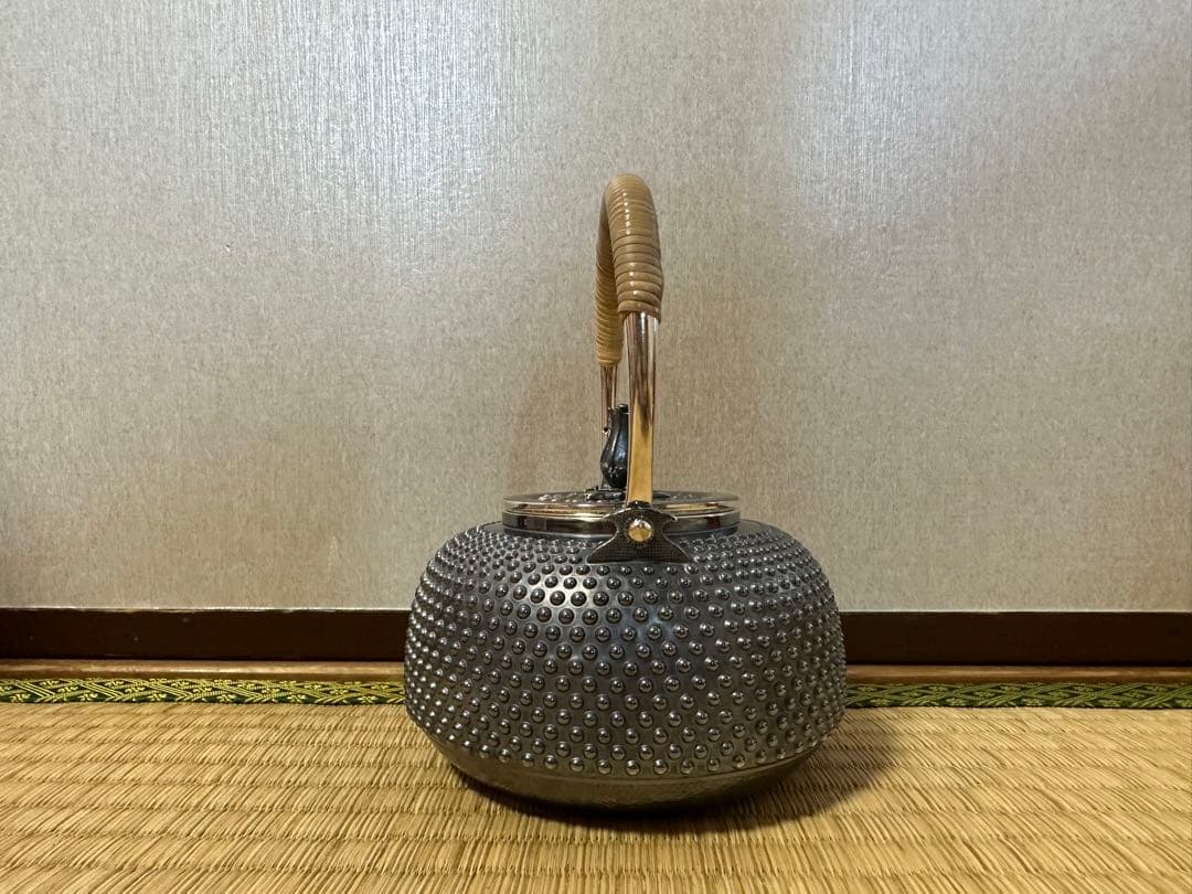 純銀製 玉霰打出 花蕾摘 あられ 湯沸 銀瓶 工芸品 美術品