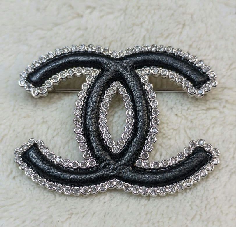 シャネル　ブローチ　レザー　ラインストーン　クリスタル　CHANEL　ココマーク 楽天市場】【新品・未使用品】シャネル CHANEL ココマーク ライン