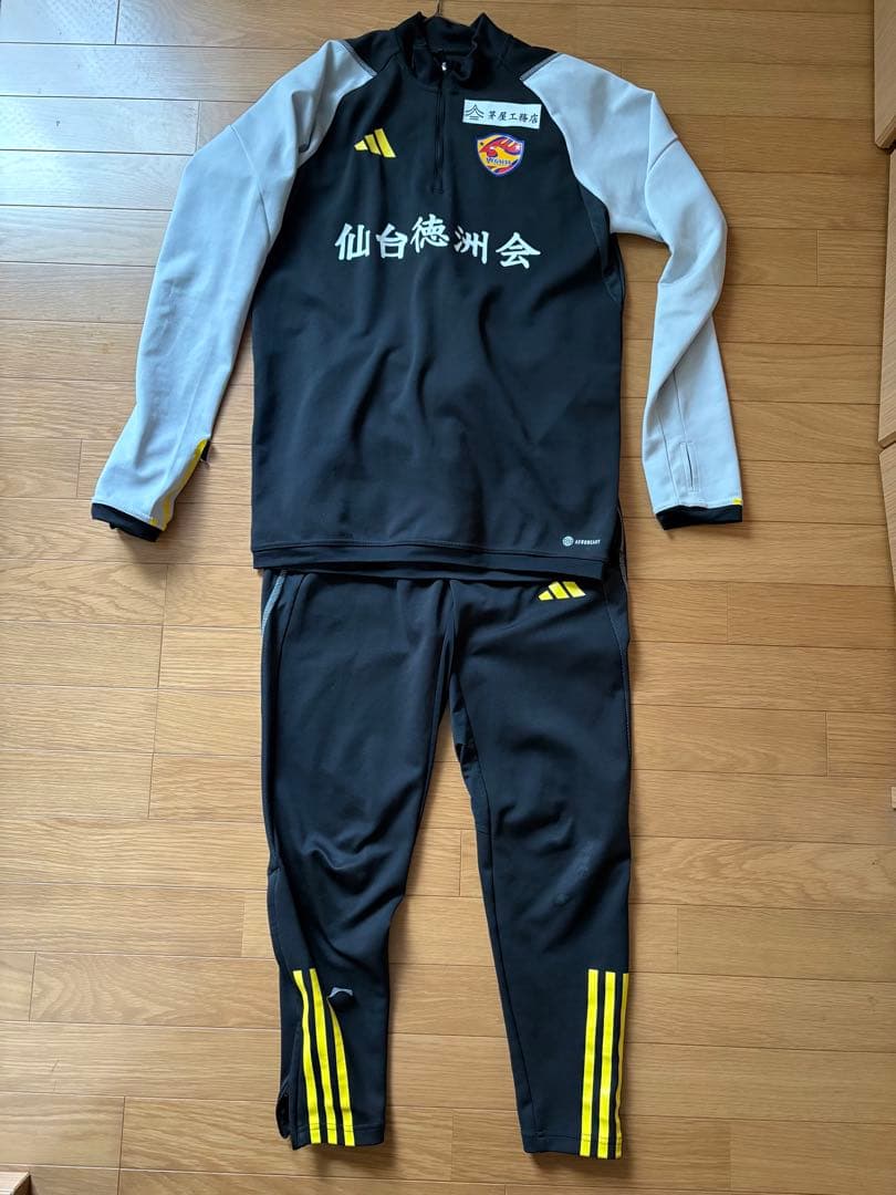 ベガルタ仙台　上下トレーニングウェア 選手支給品　Jリーグ 2023 トレーニングウェア／ウォーミングアップウェア／移動着 発売の