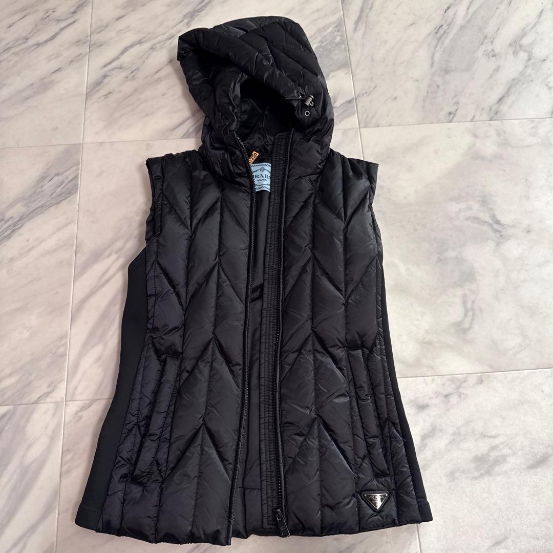 PRADA ブラック キルティングダウンベスト サイズ38 PRADA(プラダ) ダウンベスト(レディース) - ブランド通販のBUYMA