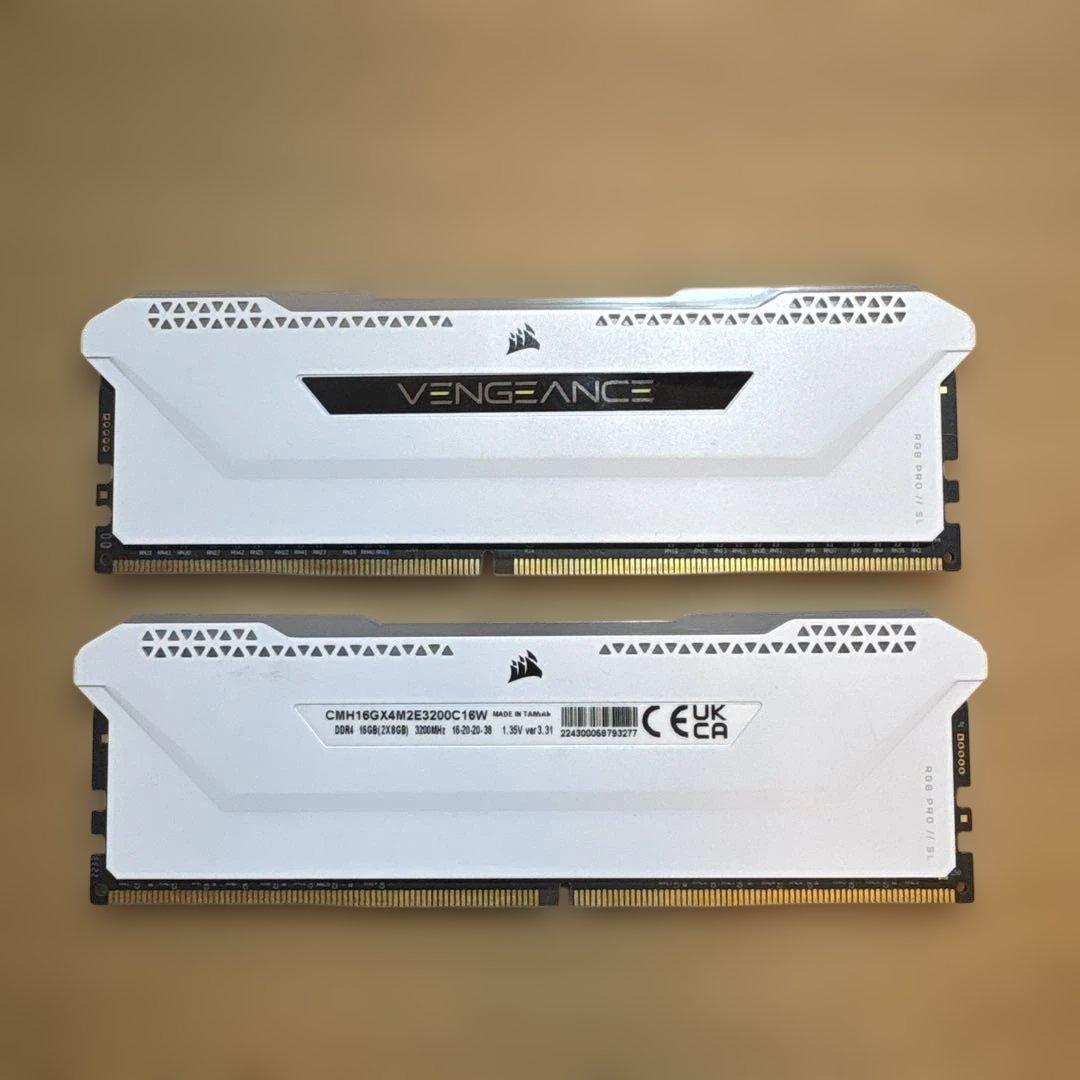 メモリー CORSAIR Vengeance 16GB DDR4 3200MHz VENGEANCE® RGB 64GB (4 x 16GB) DDR4 DRAM 3200MHz C16 Memory Kit