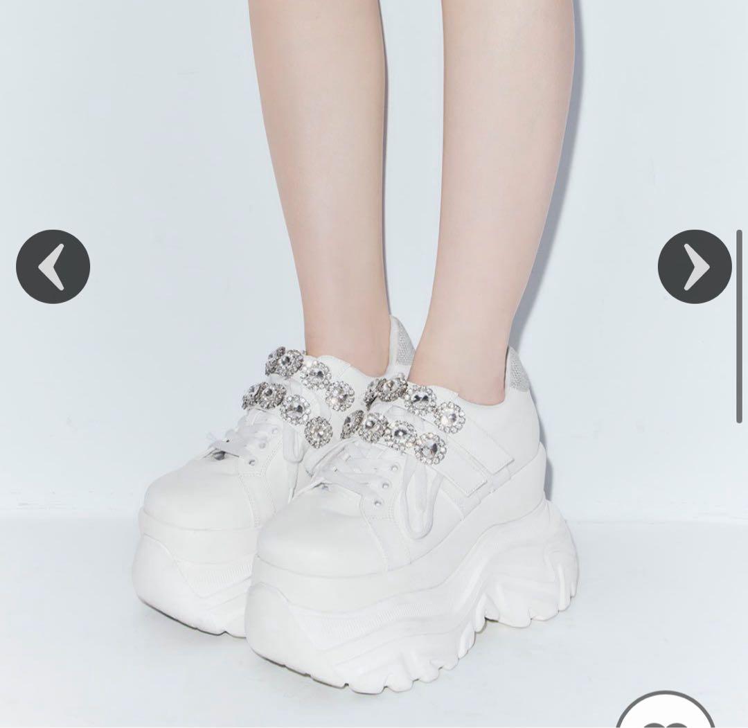 完売品Michellemacaron ボリュームソールビジューベルトスニーカー