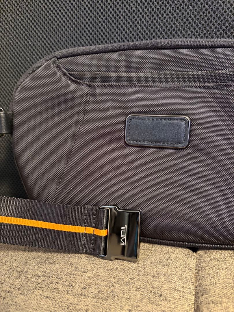 G*k様 TUMI 373003D MCLAREN ボディバッグ - メルカリ