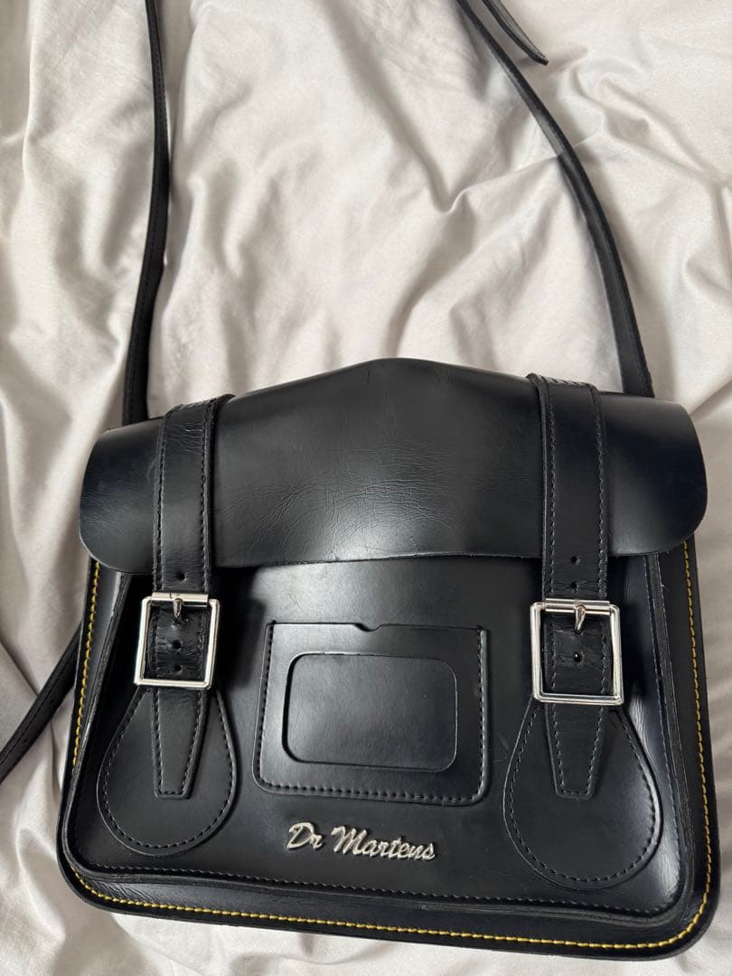 Dr Martens ショルダーバッグ 黒 中古・古着通販】Dr.Martens (ドクターマーチン) 13インチ レザー