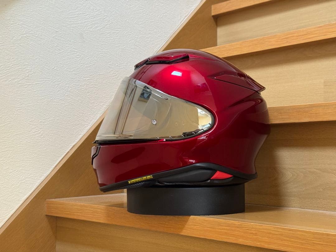 SHOEI Z-8、M。ワインレッド、予備シールド付き。女性使用の中古品。 SHOEI Z-8、M。ワインレッド、予備シールド付き。女性使用の中古品。