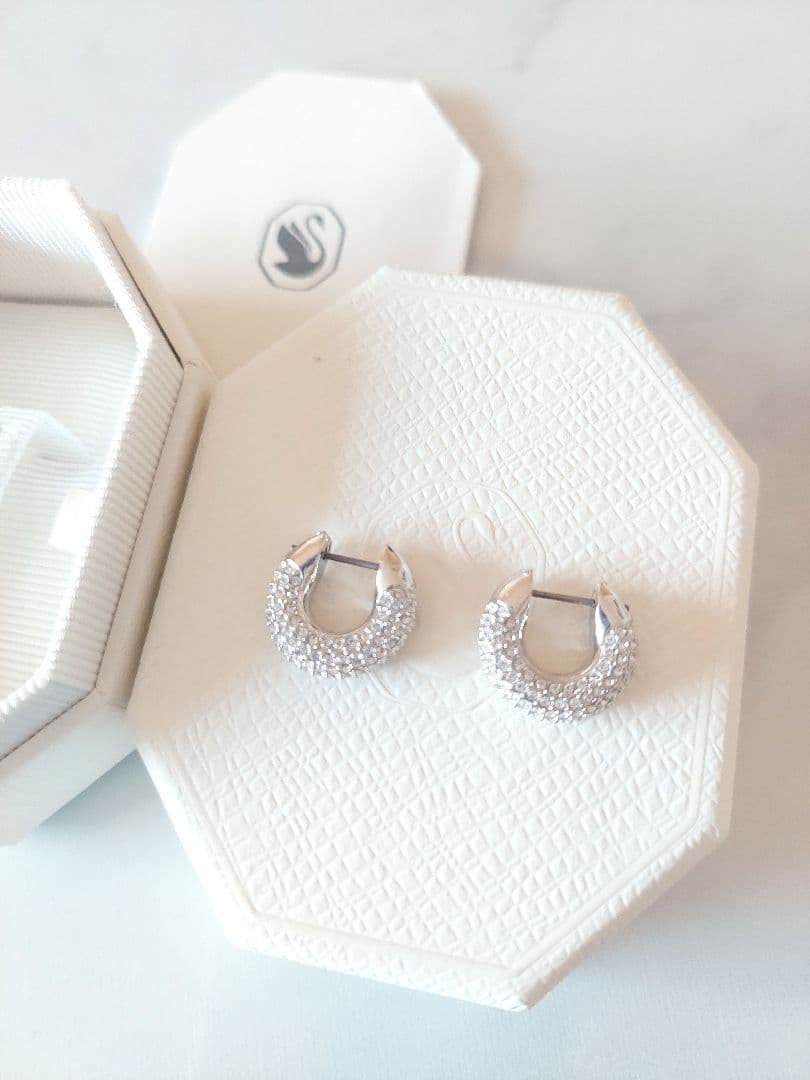 新品 SWAROVSKI Dextera フープピアス スワロフスキー SWAROVSKI（スワロフスキー） ピアス 「公式」「スワロフスキー