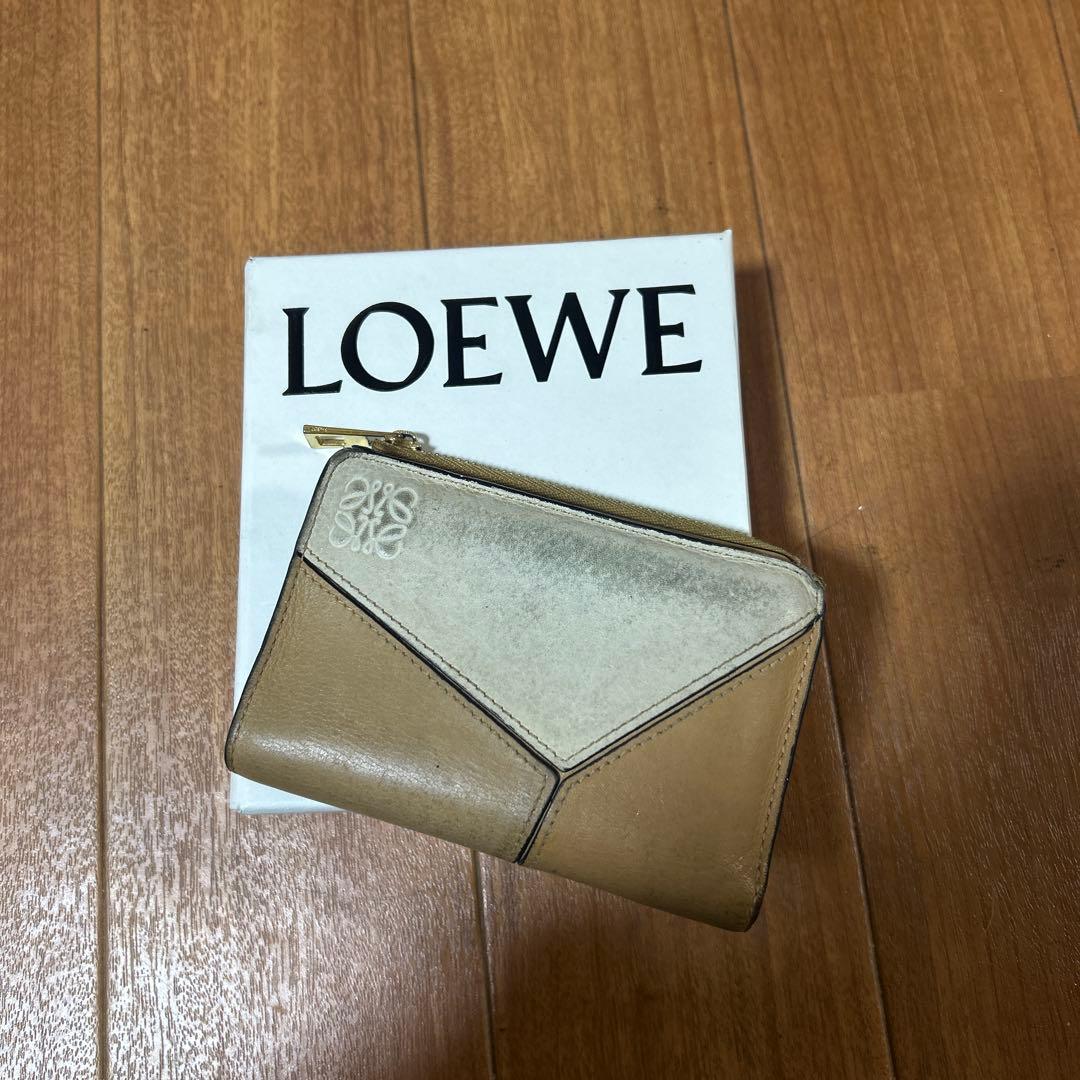 LOEWE ベージュ 二つ折り財布 コンパクト ジップウォレット（ソフトグレインカーフ） ベージュ