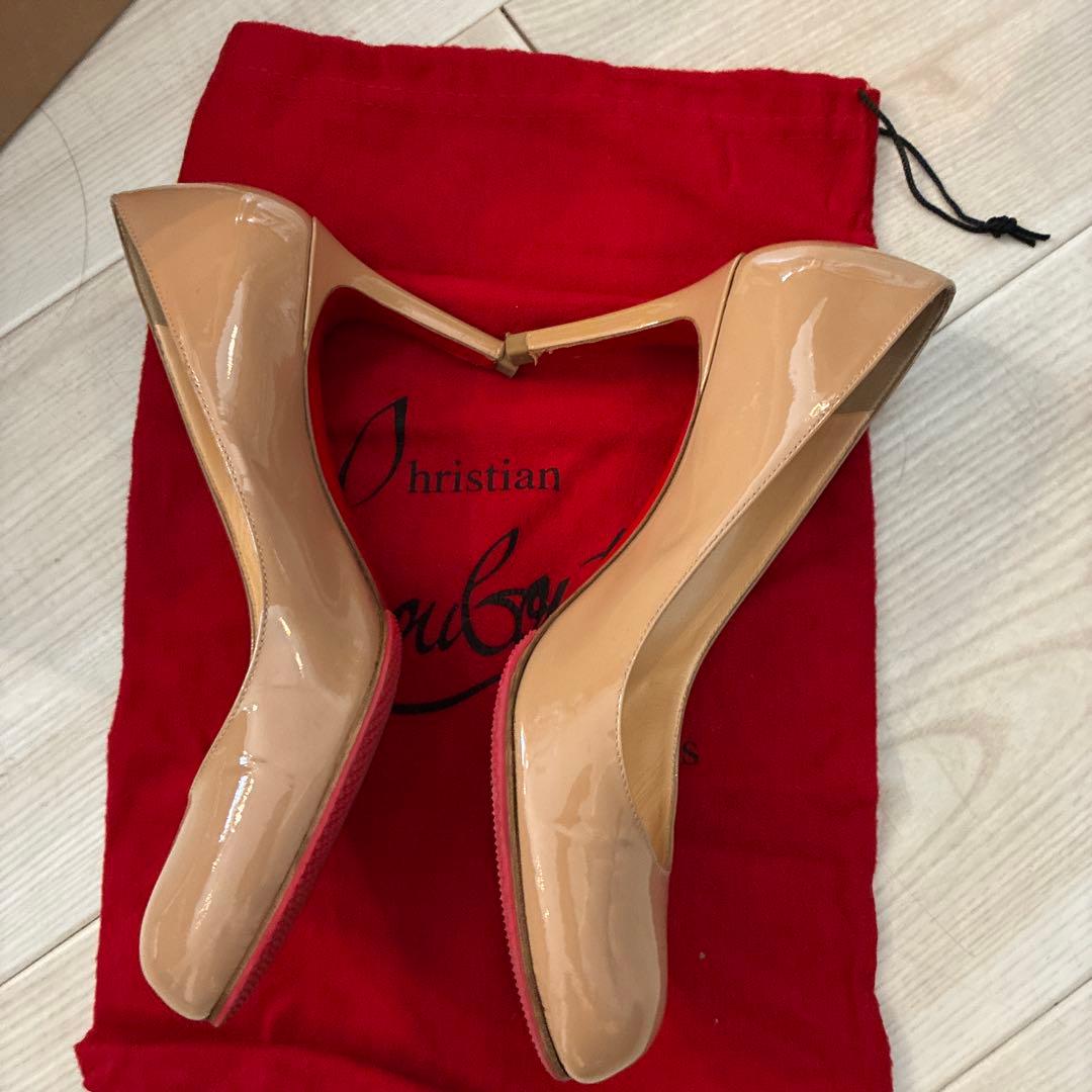 Christian Louboutin ベージュ ハイヒール - メルカリ