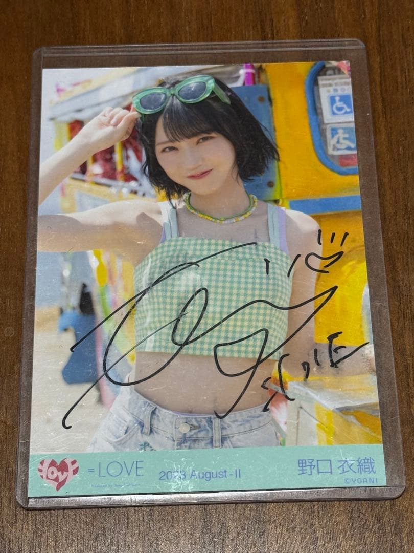 L*様 野口衣織 直筆サイン入り生写真 ナツマトペMV衣装③ チュウ