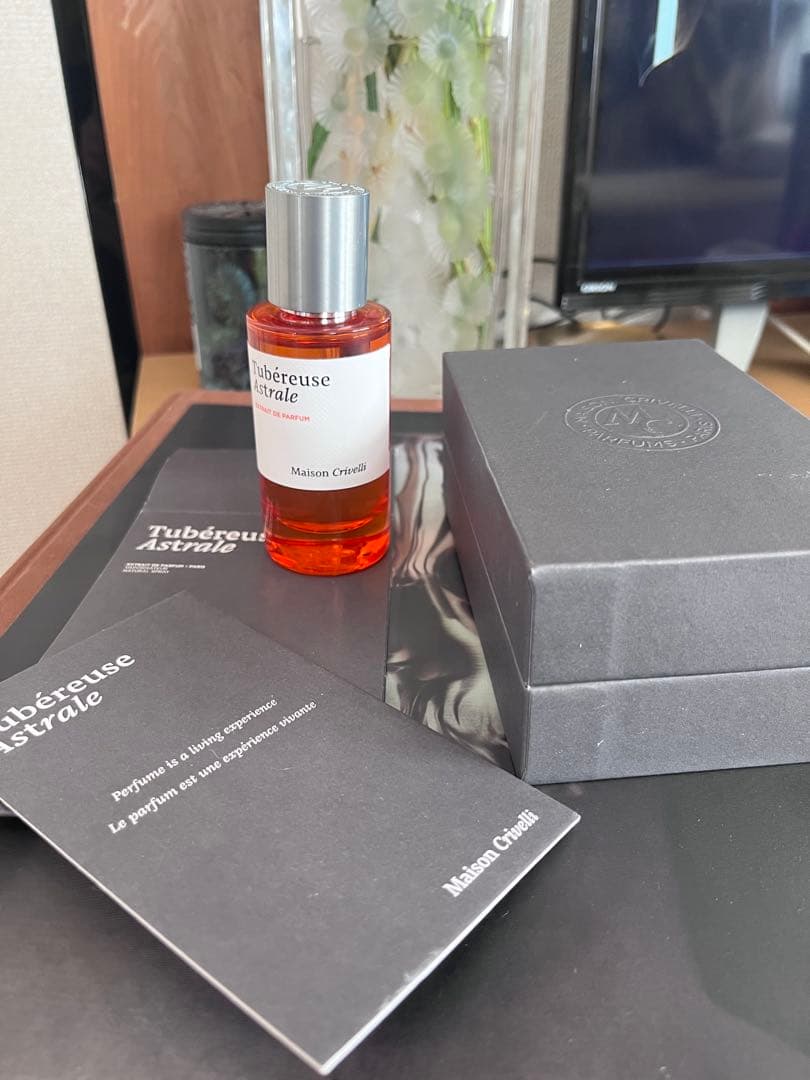 Maison Crivelli Tubereuse Astrale おまけ付き Maison Crivelli Tubéreuse Astrale 1,5 ml - メルカリ