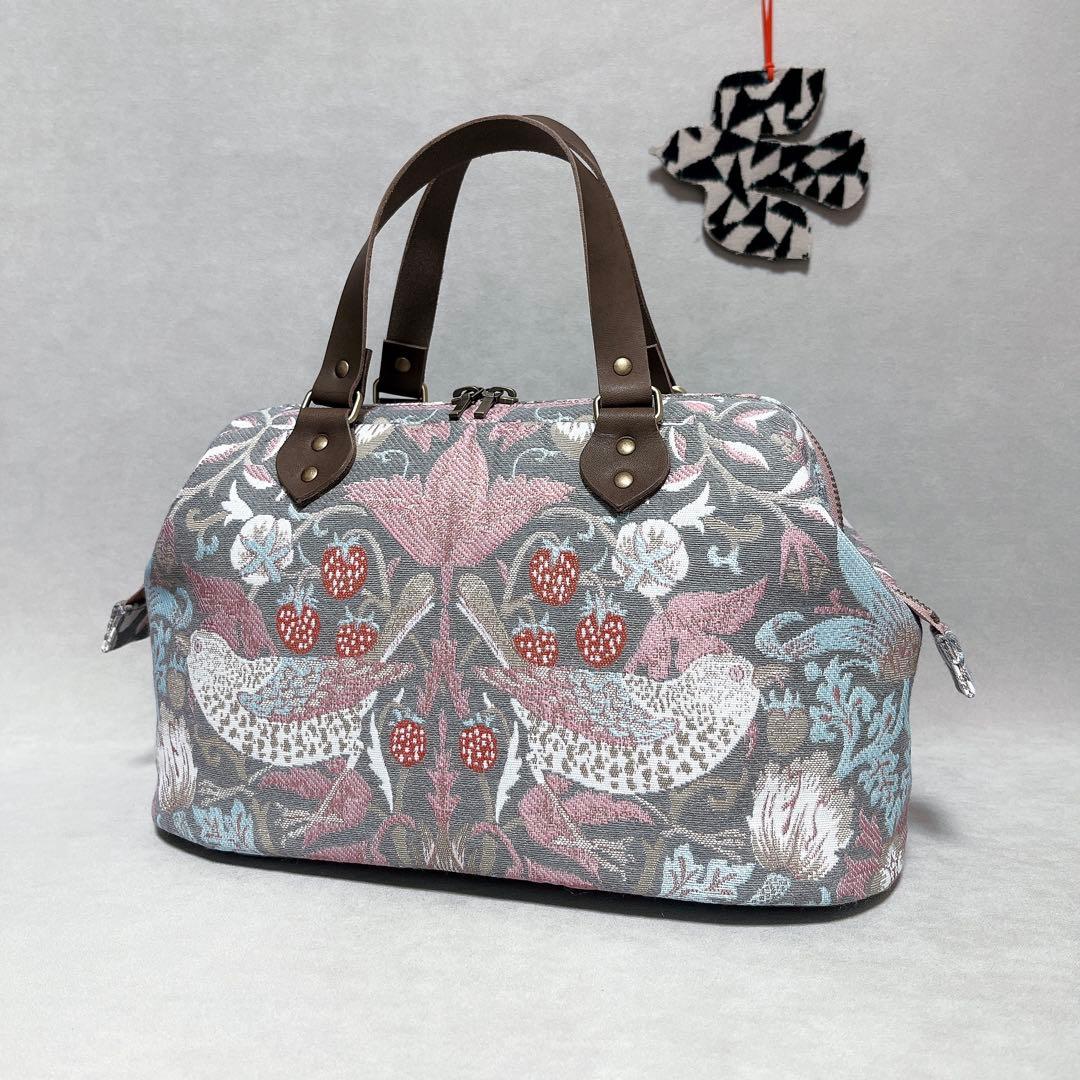 ハンドメイド　William Morris ボストンバッグ⑅︎◡̈︎* マイフェイバリットボストンバッグ。スタッフが選んだ柄はこちら