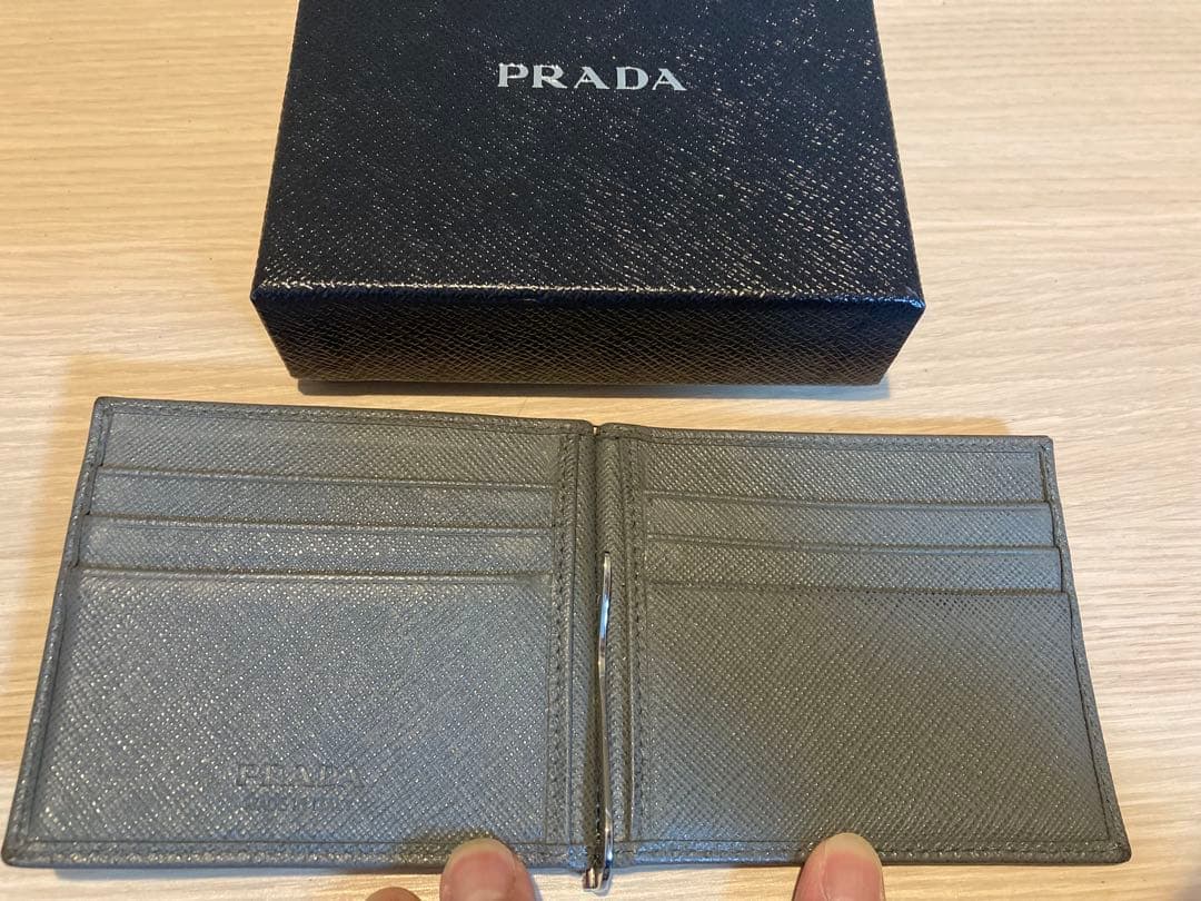 PRADA グレー レザー マネークリップ