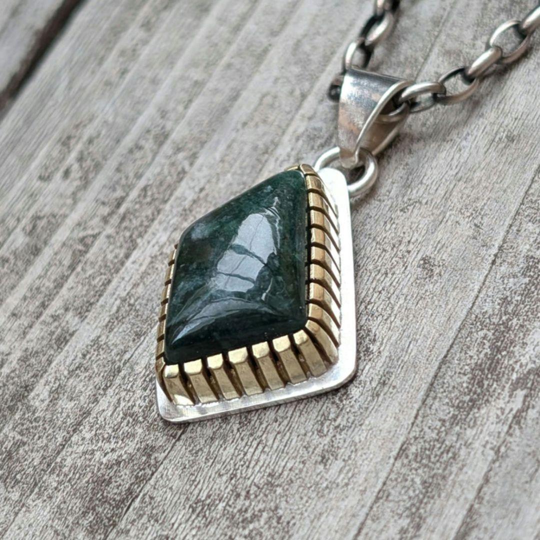 ハンドメイドの糸魚川翡翠トップ　ネックレストップ　インディアンジュエリー風 天然翡翠ネックレス☆糸魚川産原石から磨きました！ | ARIKA 石から