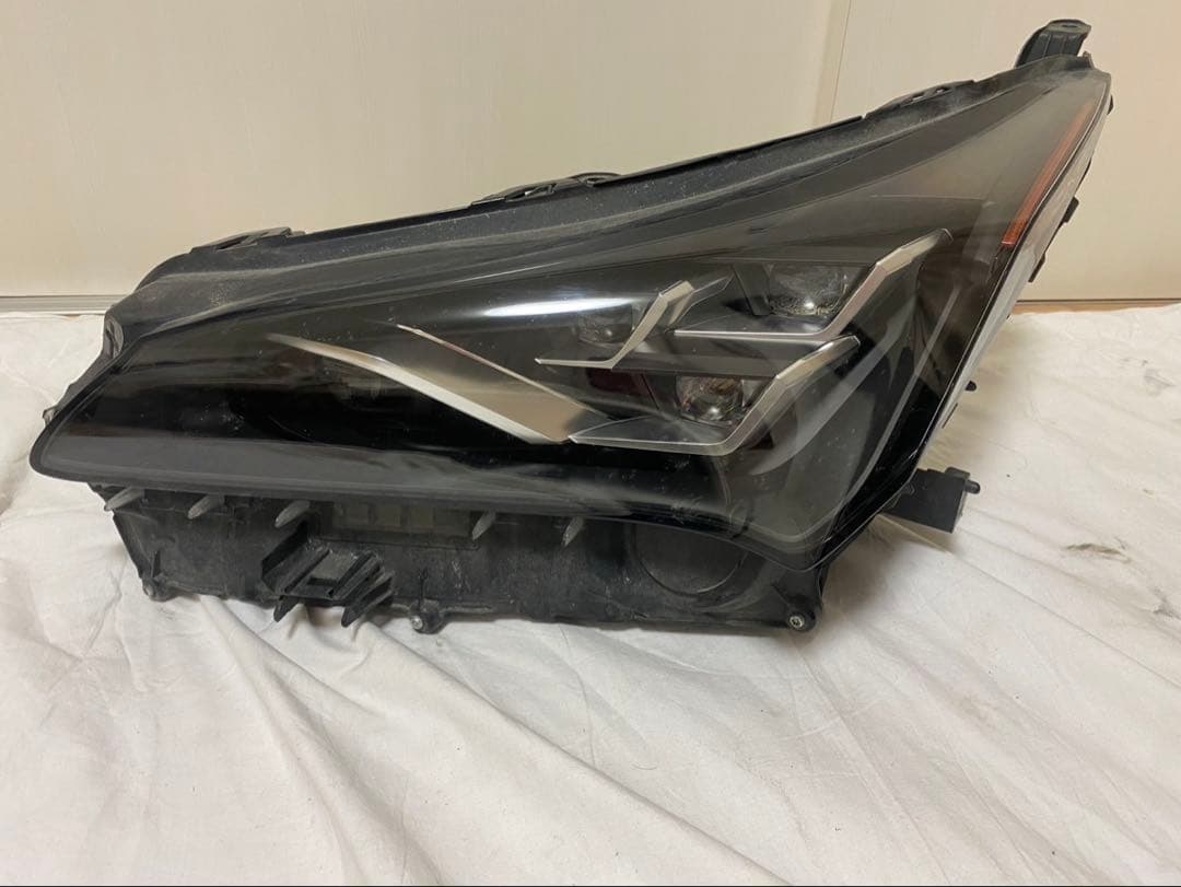 LEXUS NX AGZ10 左ヘッドライト　中古 ☆レンズ綺麗☆ レクサス NX AGZ10/15 AYZ10/15 後期 純正 3眼 右 LED