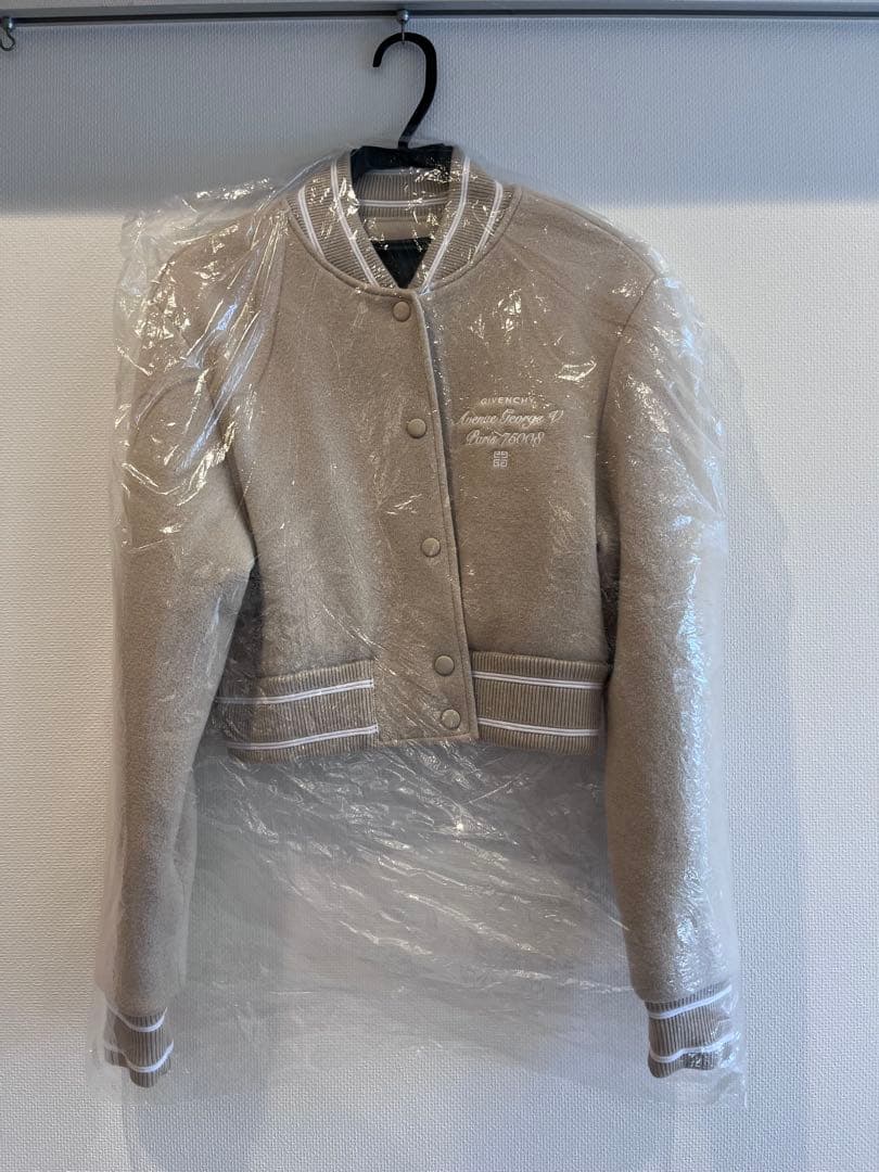 GIVENCHYスタジャン GIVENCHY☆キッズ 装飾付きフェイクレザースタジャン 大人もOK