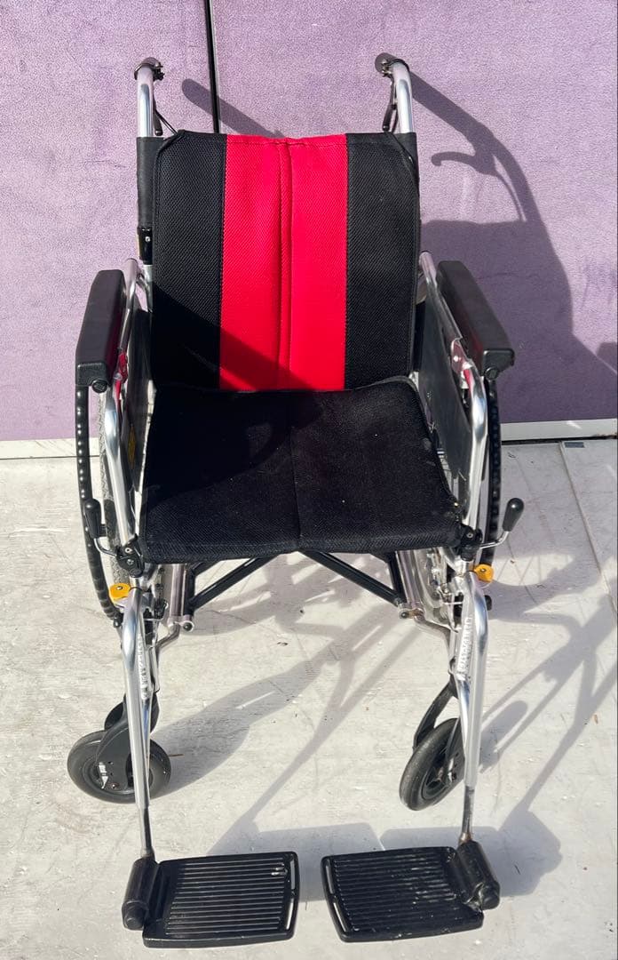 自走用車椅子 アルミ製 黒赤ストライプ, アルミ合金製のミキ標準車椅子