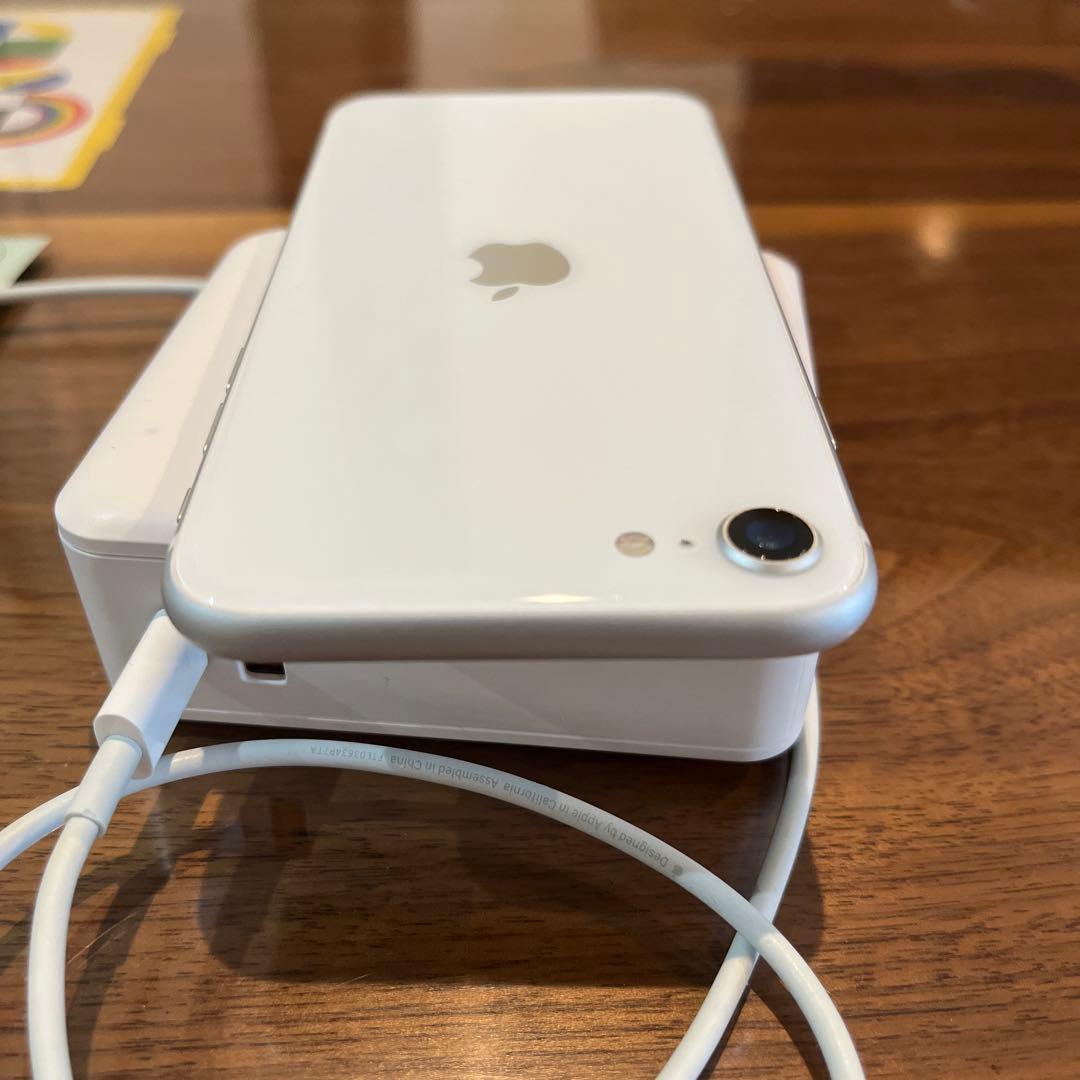 iPhoneSE第2世代 ホワイト 74% - メルカリ