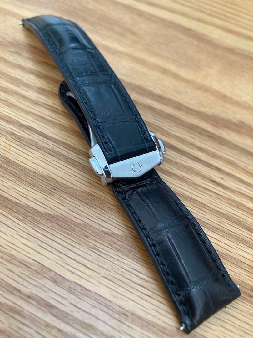 OMEGA ブラック アリゲーターレザーストラップ と フォールディングクラスプ ウォッチストラップ ブラック アリゲーターレザーストラップ
