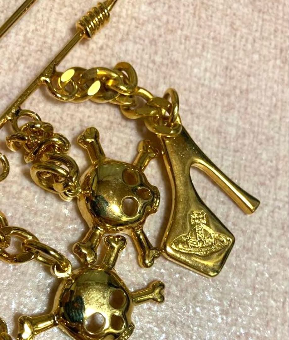 美品 Vivienne Westwood ゴールド ブローチ 4連 安全ピン - メルカリ