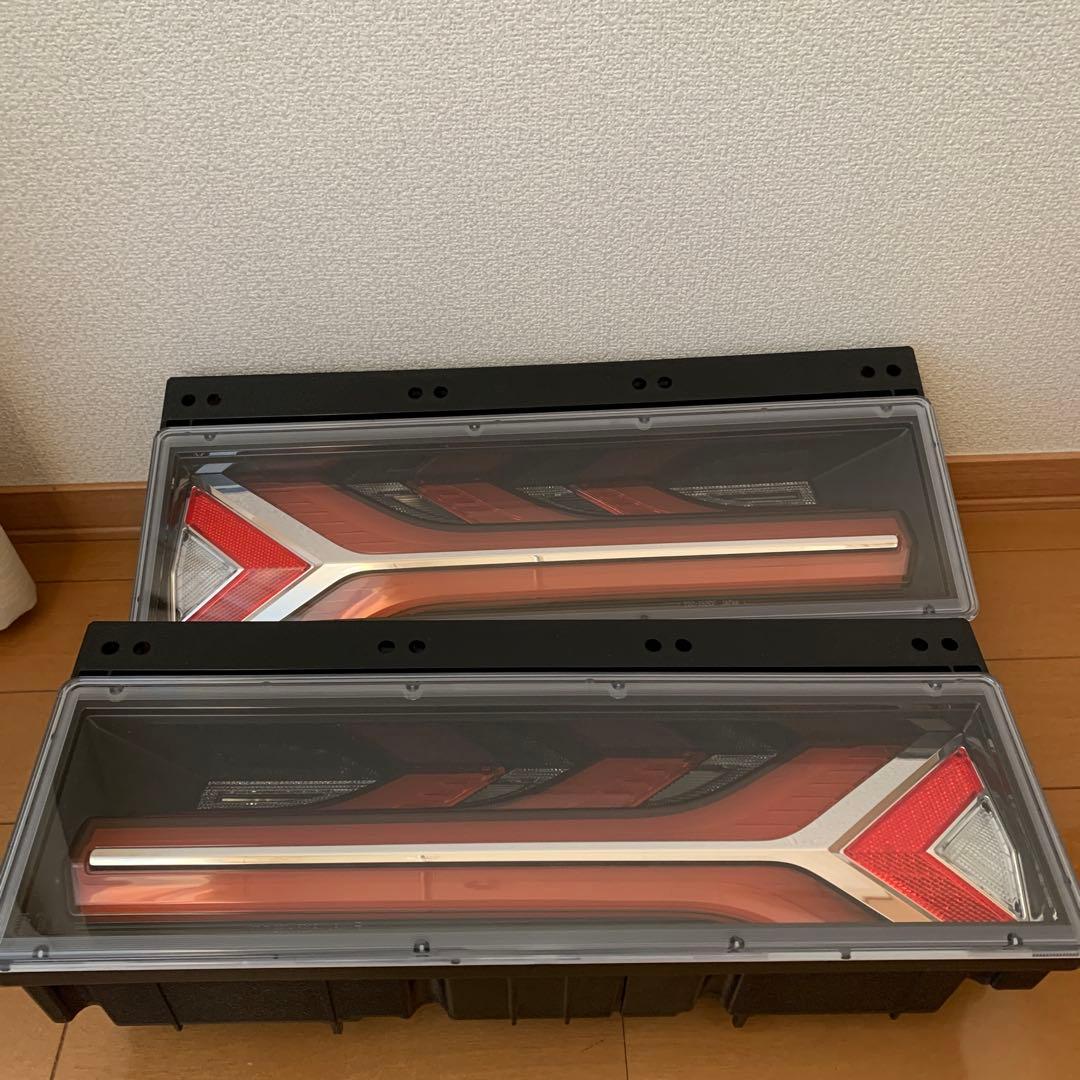 小糸LEDテールランプ3連 小糸製作所 トラック用 オール LED テールランプ テールライト 3連