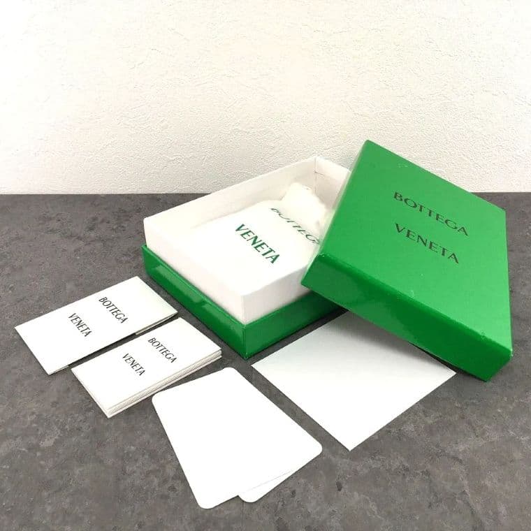 送料込み！ 未使用品 BOTTEGAVENETA 二つ折り札入れ ラム 408 - メルカリ