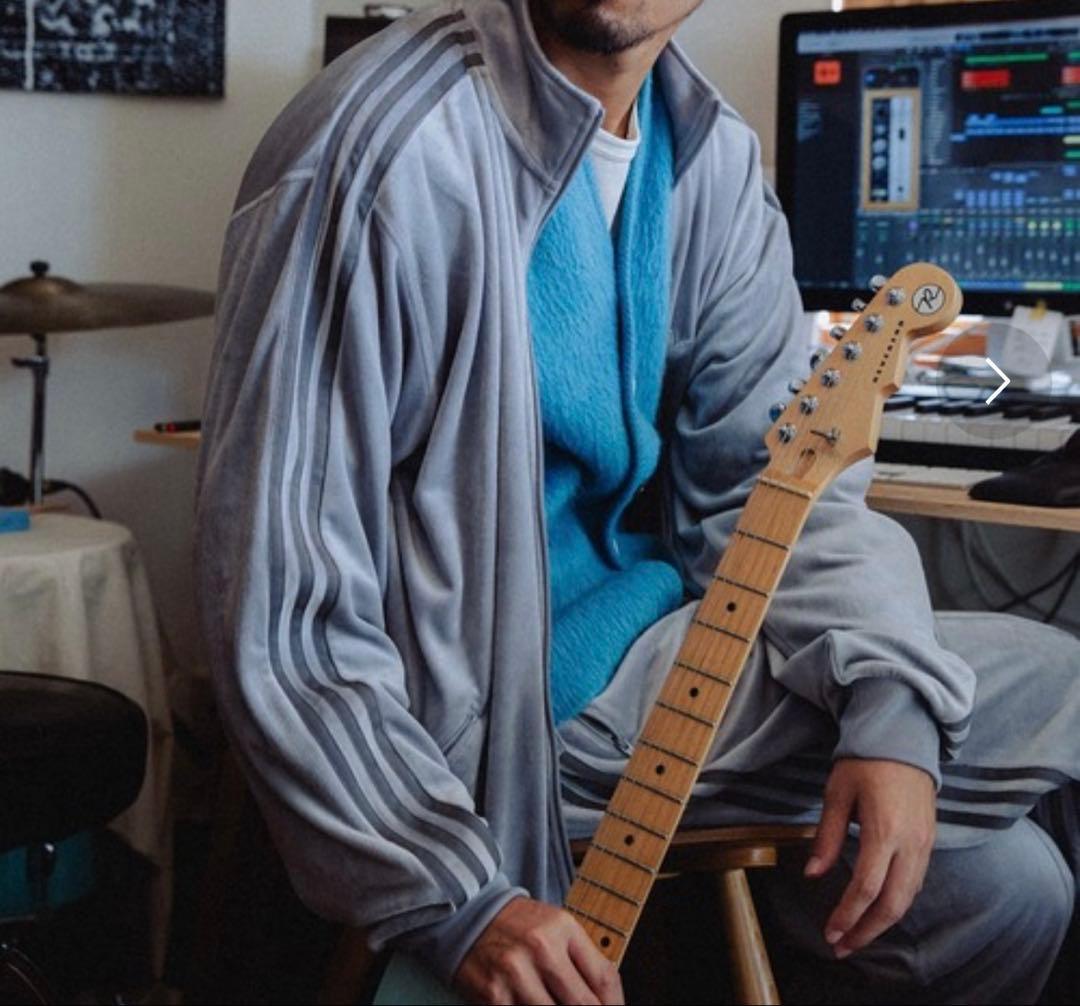 adidas ベロア トラックジャケット グレー Mサイズ adidas ベロア トラックジャケット 2024 グレー M - メルカリ