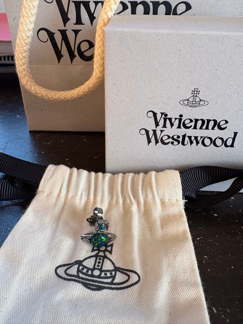 Vivienne Westwood オーブ型ピアス ヴィヴィアン Vivienne Westwood（ヴィヴィアンウエストウッド） ピアス レディース