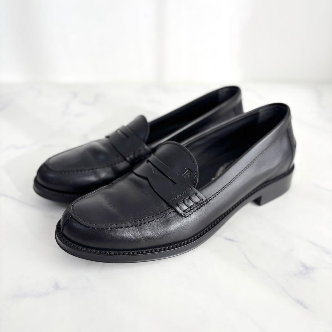 トッズ 35 ローファー 革靴 ラバーぺブル ロゴ レザー ブラック TOD'S (トッズ) チェーンロゴ ローファー メンズ ブランド