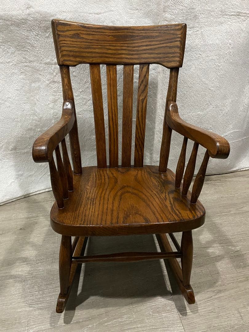 レアサイズ ロッキンチェア アンティーク インテリア 木製 ミニサイズ 子供用 アンティークの子ども用のチャイルドチェア、コンパクトサイズの