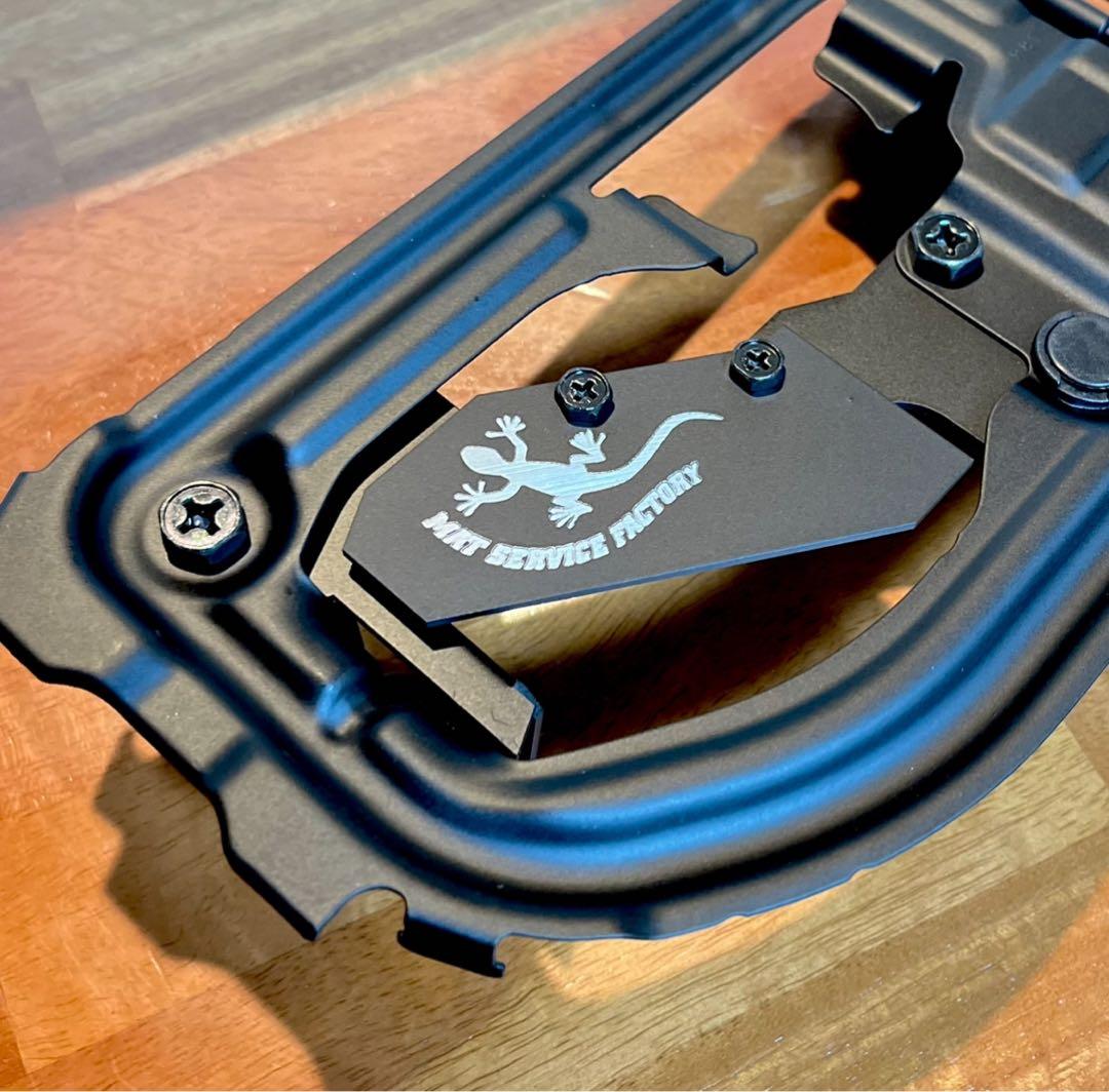 JB64ジムニーJB74シエラ用レーザー彫刻Verスケルトン型燃料リッド