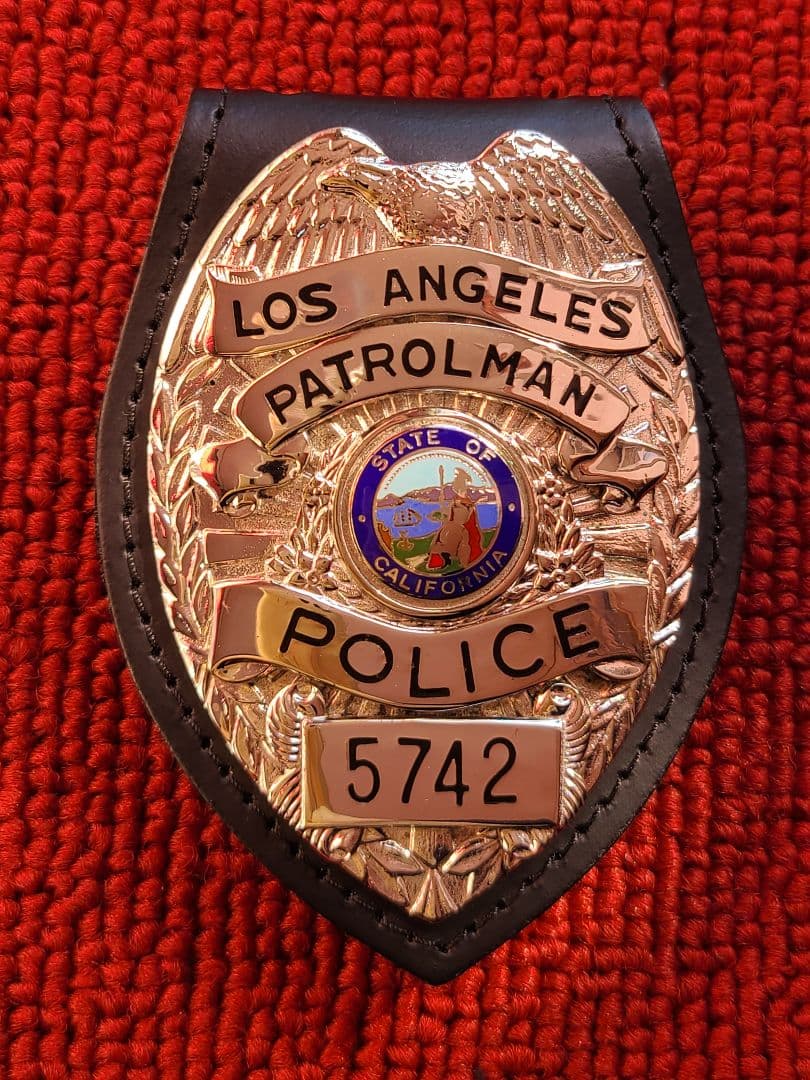 米国ポリスバッジ【 LAPD No.5742】ブラッキントン製 PFホルダー付き