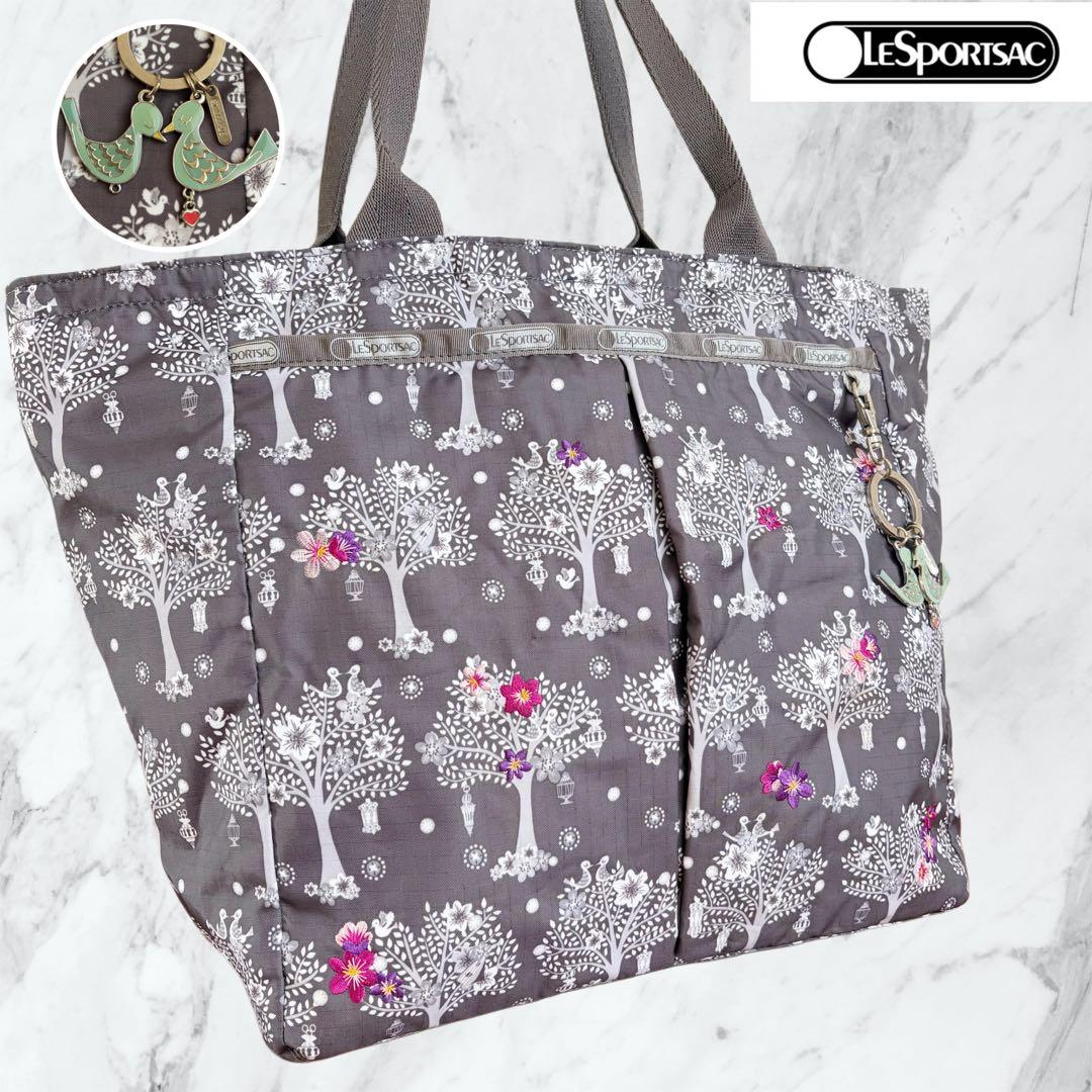 【入手困難】LeSportsac ディズニー コラボ 刺繍 トートバッグ レスポートサック×ディズニー コラボ イッツアスモールワールド トート