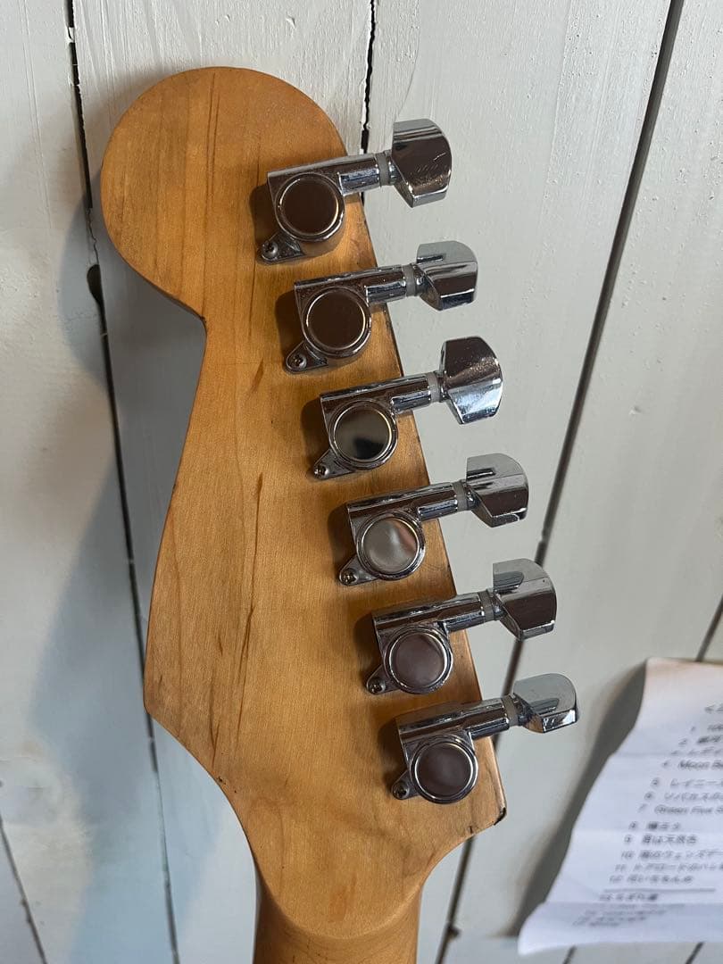 ぼ*ち様 メーカー不明Stratocaster フィエスタレッド レリック加工