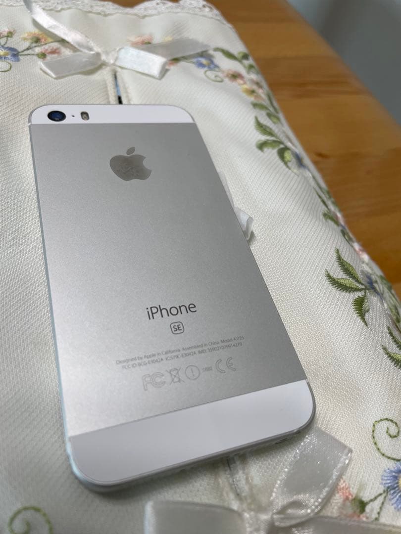 iPhone SE 16GB シルバー SIMフリー 指紋認証 - メルカリ