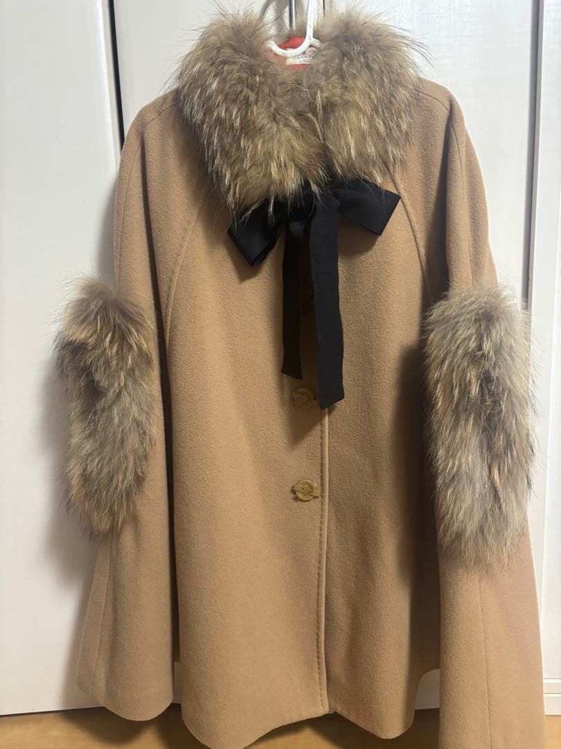 ランバンオンブルー ファー付きポンチョコート 茶色 - メルカリ