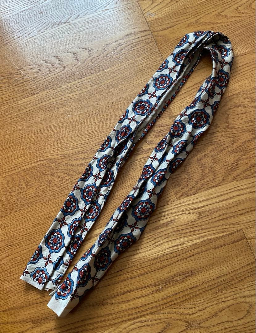 John Alexander Skelton 総柄レーヨンコットンスカーフ Lace Ribcage Skull Foulard in Black/Ivory | McQueen US