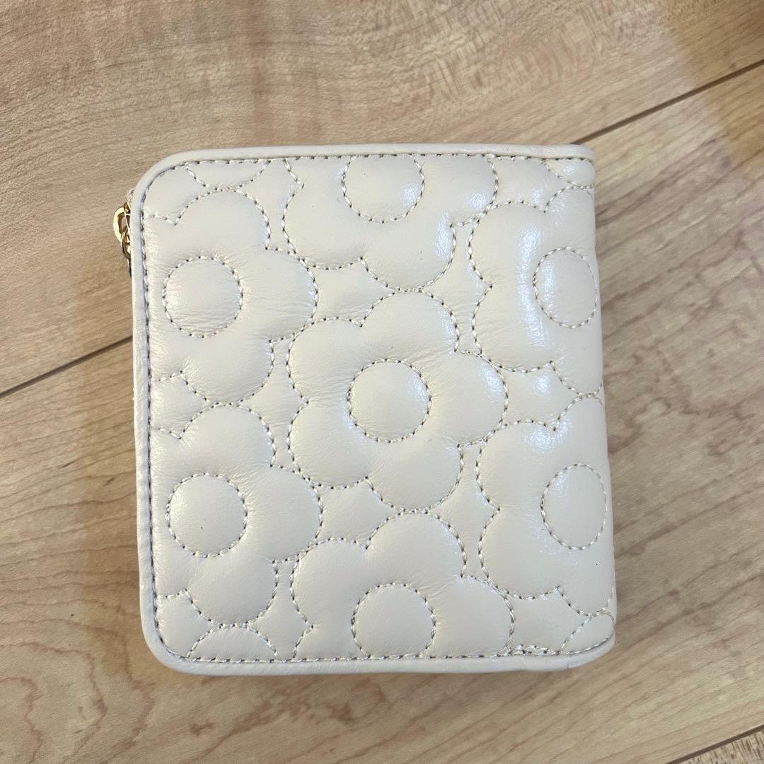 新品未使用】マリークワント キルトフォームデイジー 二つ折り