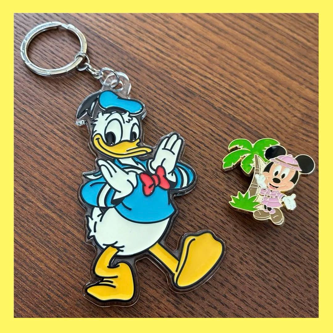 ドナルドキーホルダー ミニーピンバッジ 2点セット - メルカリ