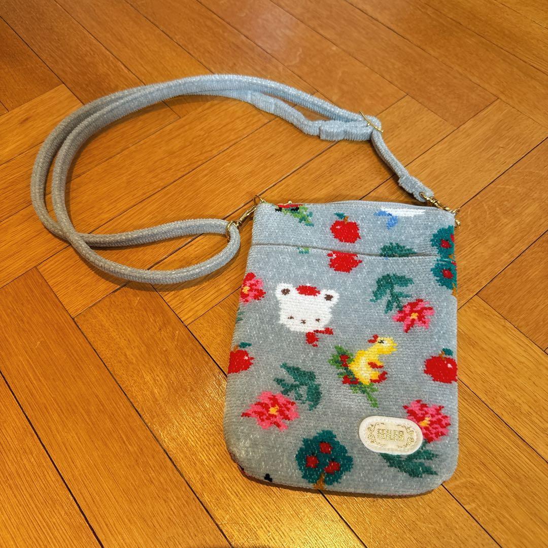 フェイラー✖️ファミリア コラボ ショルダーポーチ FEILER MAGAZINE 詳細 | フェイラー(FEILER)オフィシャルブランドサイト