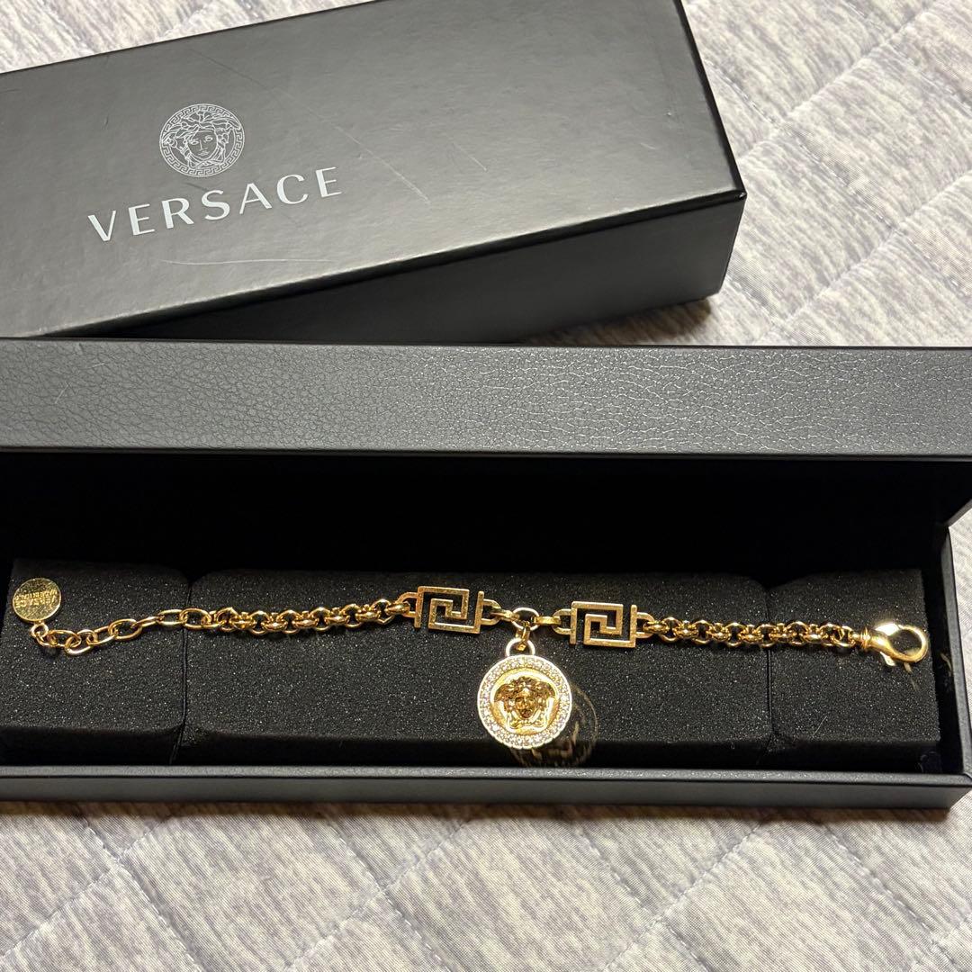 最終値下げ！VERSACE ラメドゥーサクリスタルブレスレット ラ メドゥーサ クリスタル ブレスレット ゴールド,ホワイト | VERSACE JP