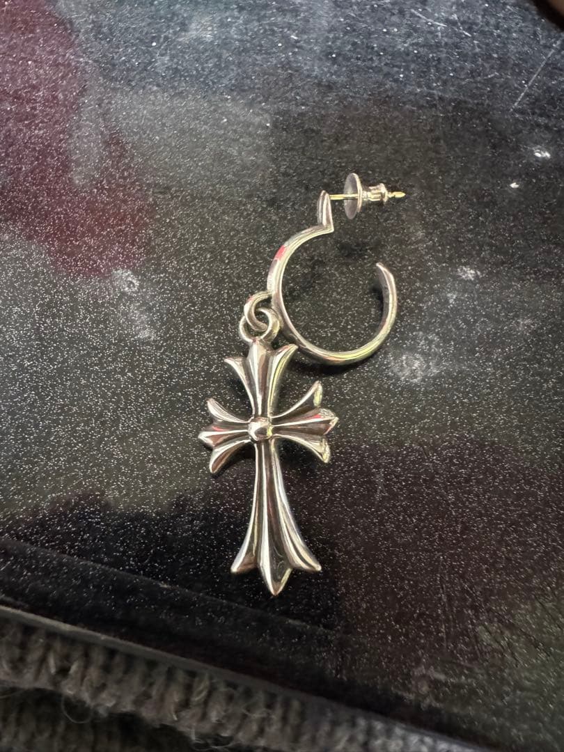 Chrome Hearts タイニーCHクロスフープピアス(片耳) - メルカリ