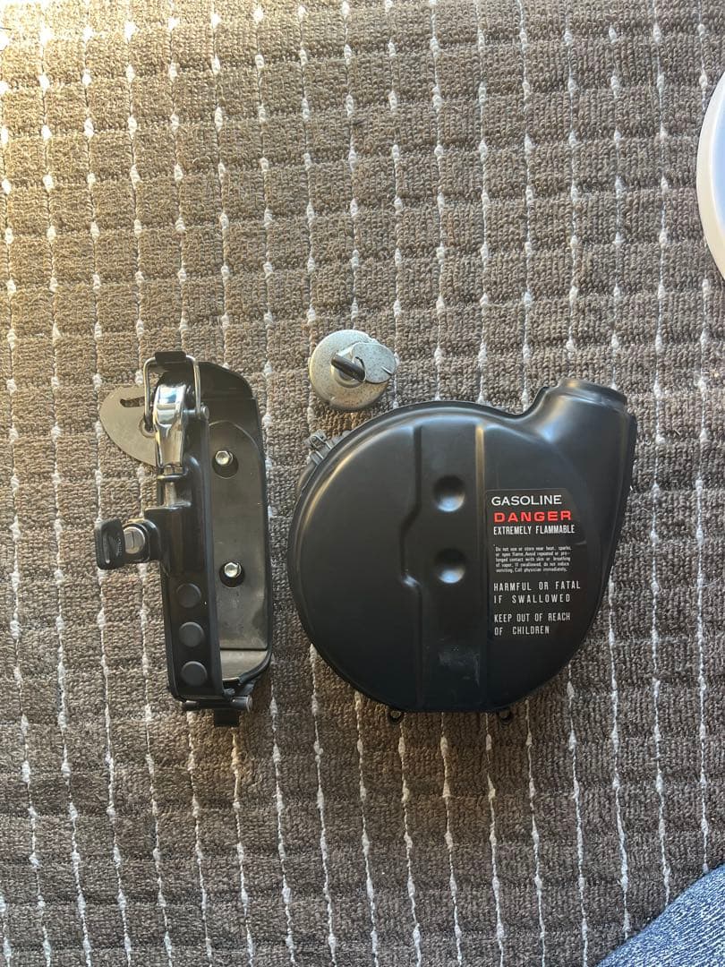 ＣＴ１１０　ハンターカブ　サブタンク　取付金具付き CT110 ハンターカブ サブタンク 予備タンク 取付金具付き - メルカリ