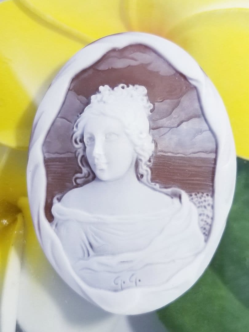 KS-166 【ジェンナロ・ガロファロ作】天然シェルカメオルース - メルカリ