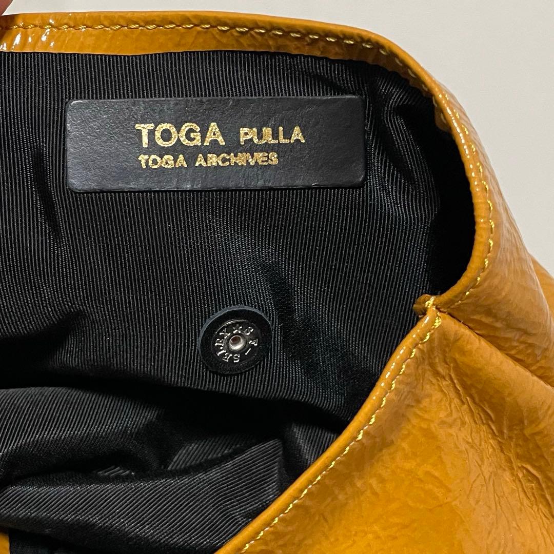 TOGA PULLA エナメル バッグ