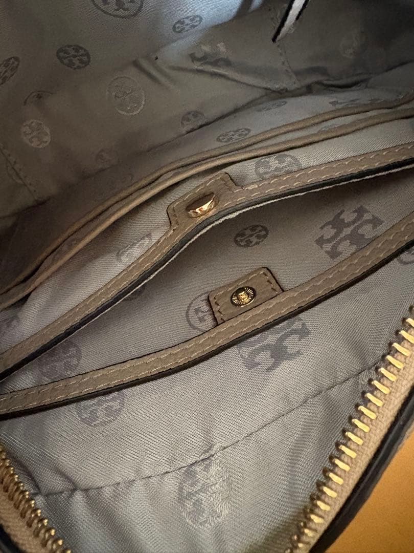 Tory Burch グレー レザー ショルダーバッグ - メルカリ