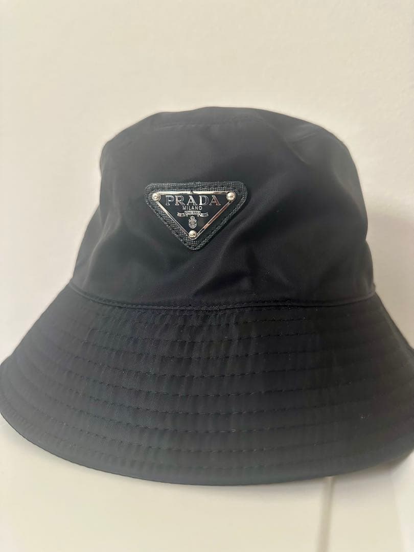 yu〔新品、美品〕PRADA ブラック バケットハット ノベルティ 新品未使用品 タグ付き PRADA プラダ バケットハット 帽子 ノベルティ